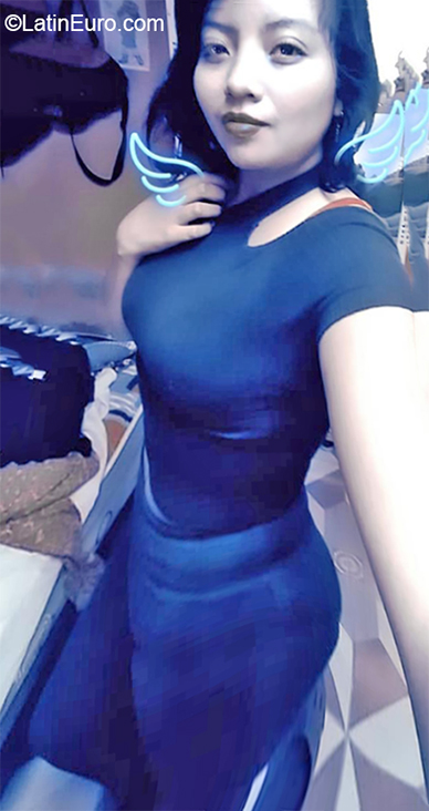 Date this pretty Ecuador girl Andrea from Quito EC402