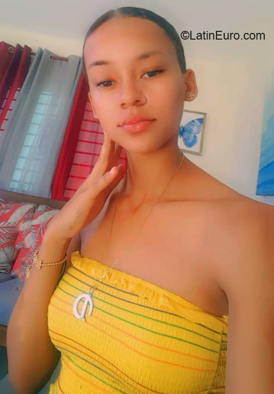 Date this charming Dominican Republic girl Oireiny from Jarabacoa DO36927