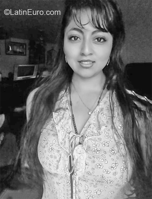 Date this athletic Ecuador girl Lorena from Quito EC403