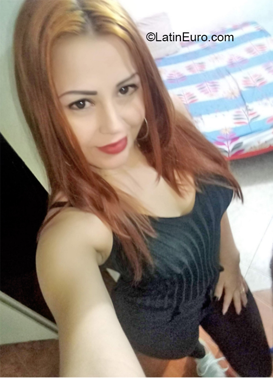 Date this sensual Venezuela girl Valentina from Merida VE2878