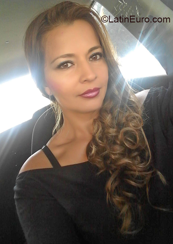 Date this gorgeous Colombia girl Andrea from Bogota CO26511