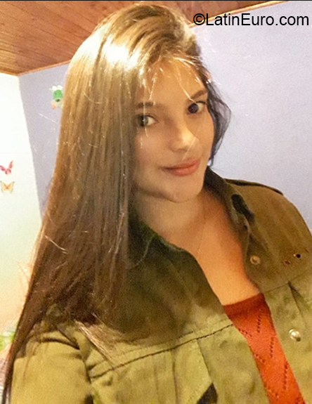 Date this young Colombia girl Yessenia from Medellin CO26513