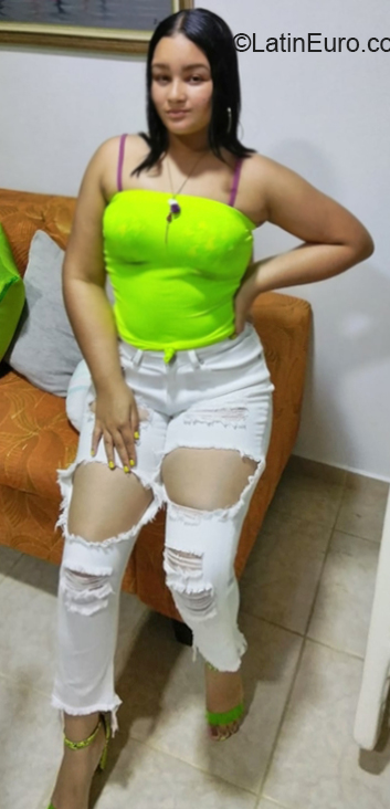 Date this funny Dominican Republic girl Daniela from Santiago DO36993
