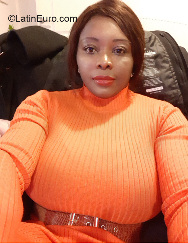 Date this nice looking Belgium girl Nadelyne from Diest BE124