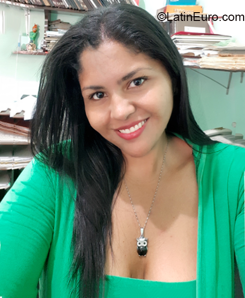 Date this sultry Venezuela girl Mary from La Victoria VE2900
