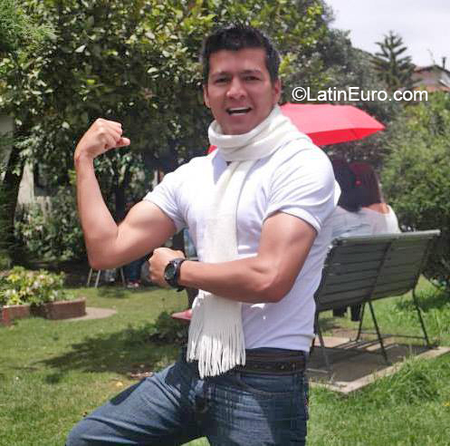 Date this foxy Colombia man Manu from Bogota CO26530
