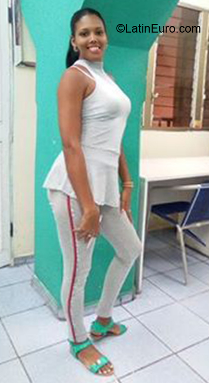 Date this pretty Cuba girl Mercedes from Santiago de Cuba CU644