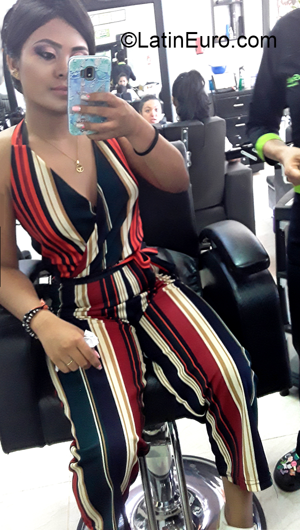 Date this funny Colombia girl Andrea from Buenaventura CO26592