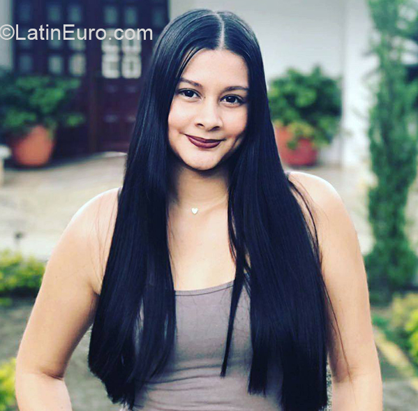 Date this sensual Colombia girl Vanessa from Cali CO26593