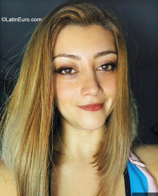 Date this voluptuous Colombia girl Laura from Bogota CO26598