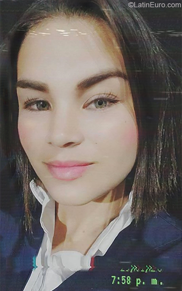 Date this tall Venezuela girl Loren from Caracas VE2926