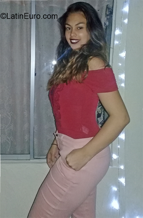 Date this gorgeous Colombia girl Paola from Barranquilla CO26616