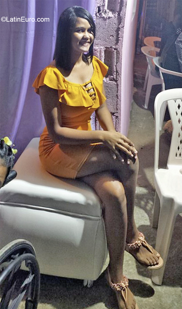 Date this voluptuous Dominican Republic girl Yardeles from Puerto Plata DO37139