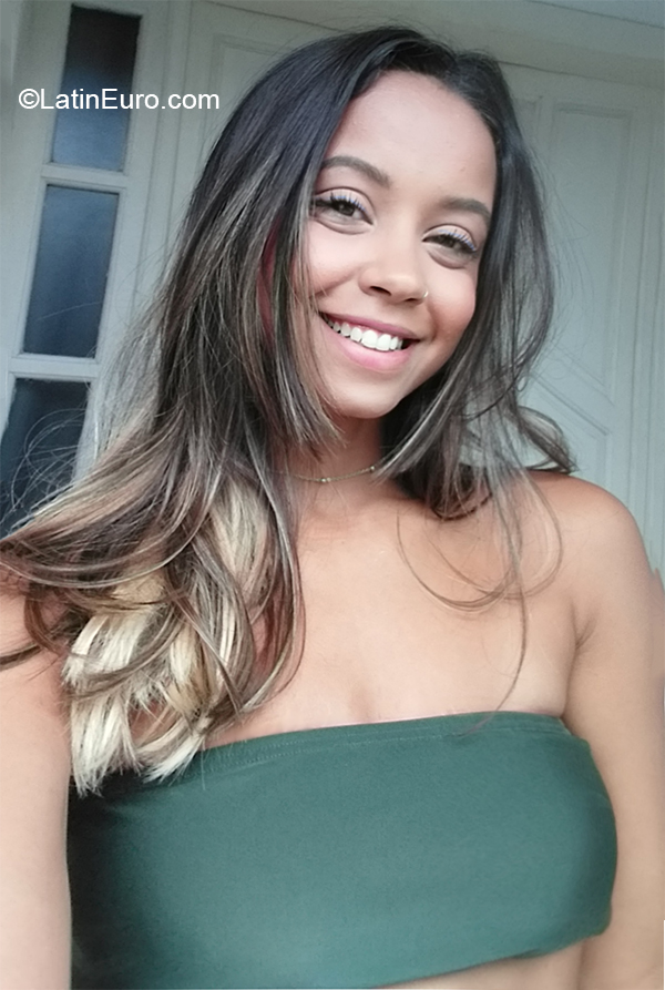 Date this tall Brazil girl Victoria from Vitoria BR11025