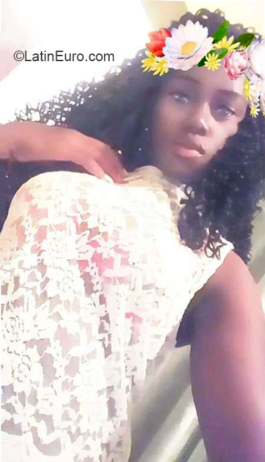 Date this lovely Dominican Republic girl Yasmin from Santo Domingo DO37141
