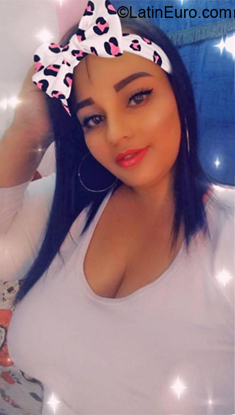 Date this voluptuous Colombia girl Jennifer from Medellin CO26629