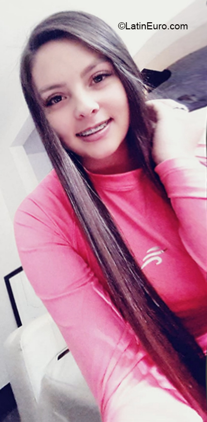 Date this georgeous Colombia girl Yessica from Bogota CO27100