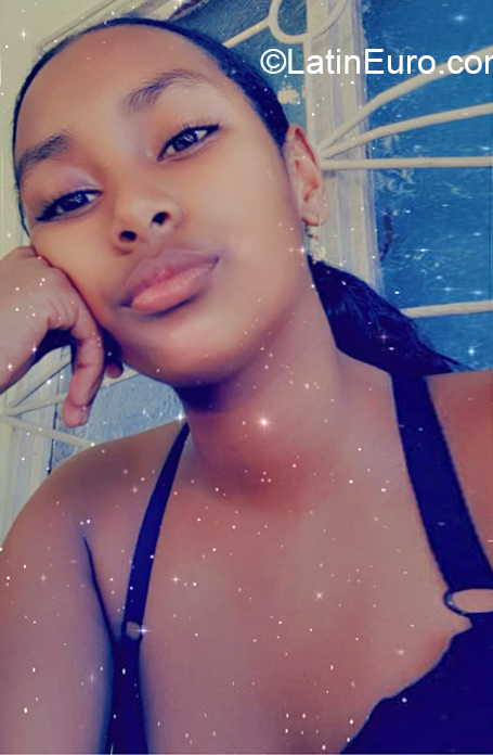 Date this charming Colombia girl Karen from Florencia CO26637