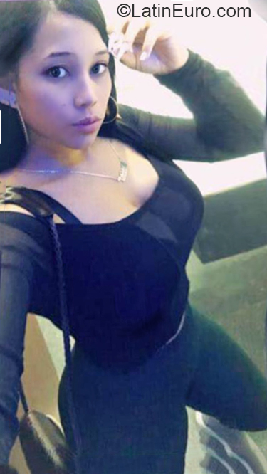 Date this attractive Dominican Republic girl Joanna from La Vega DO37177