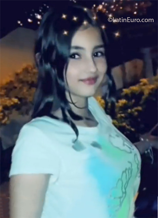 Date this voluptuous Colombia girl Sara from Medellin CO26657
