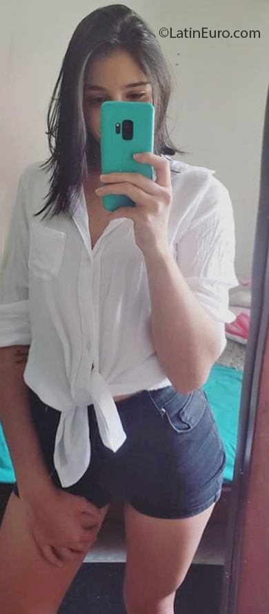Date this young Colombia girl Linda from Armenia CO26658