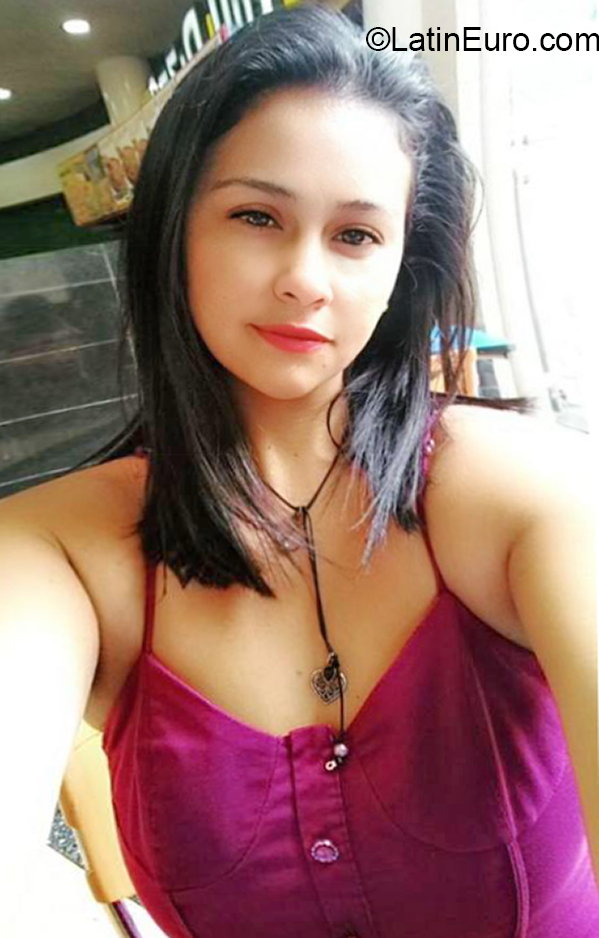 Date this good-looking Venezuela girl Carol from Tachira VE2948