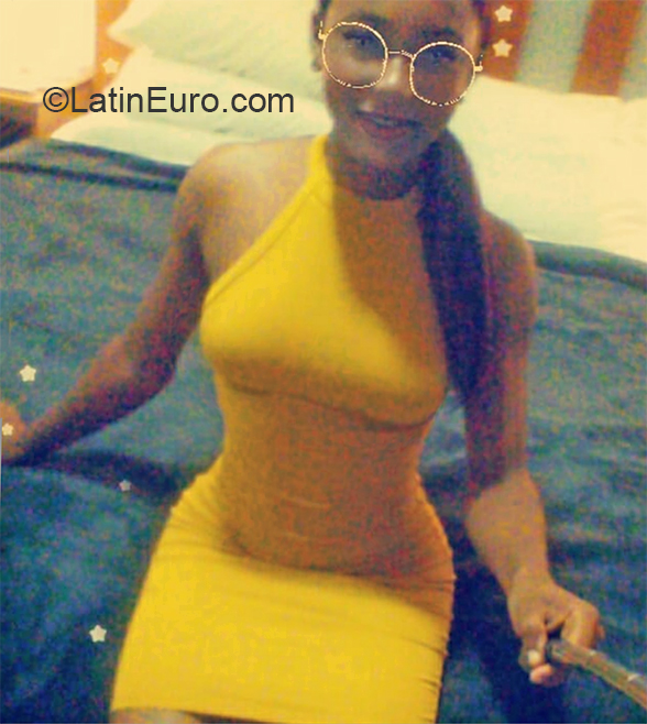 Date this beautiful Dominican Republic girl Maria from Esperanza Valverde DO37268