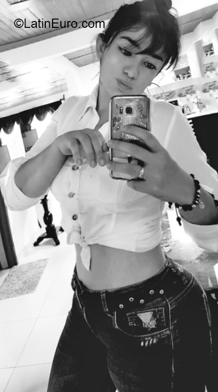 Date this sensual Colombia girl Paola andrea from Pereira CO26714