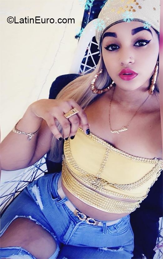Date this passionate Dominican Republic girl Genesis from Santo Domingo DO37301
