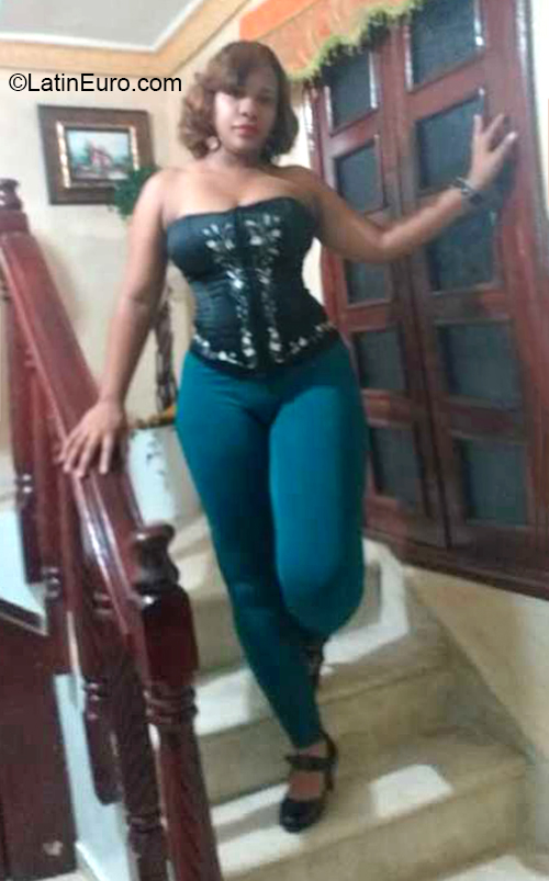 Date this athletic Dominican Republic girl Katherine from Santo Domingo DO37722