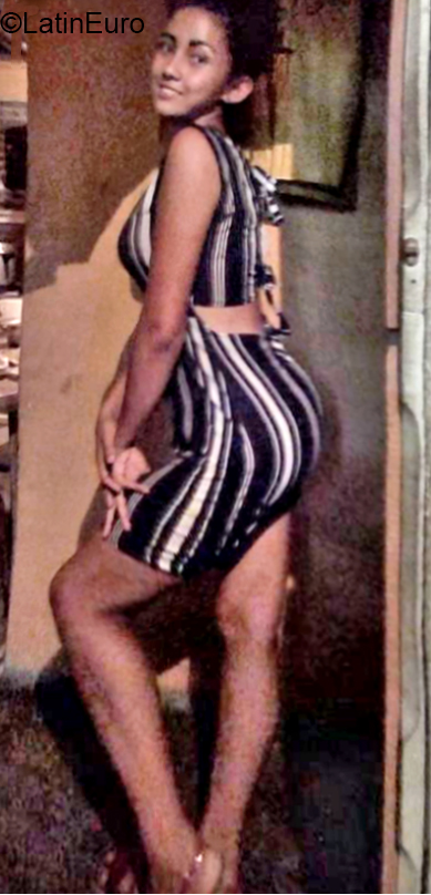 Date this stunning Venezuela girl Yulianny from Colombia VE2978