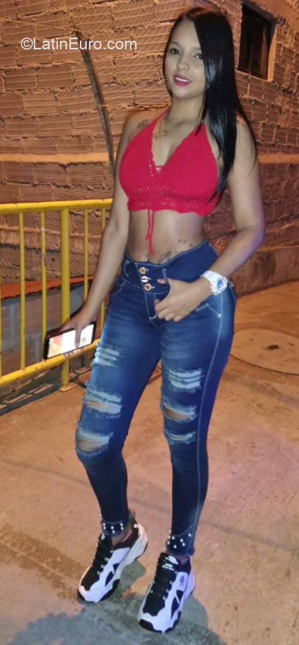 Date this sultry Colombia girl Samantha from Medellin CO26774