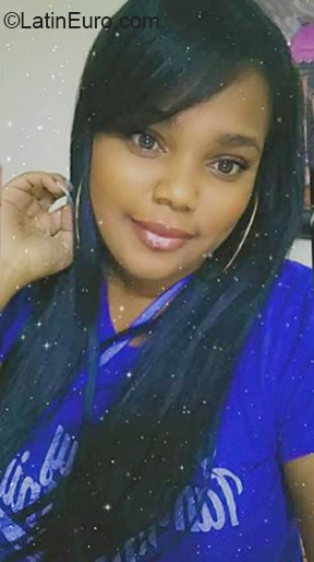 Date this stunning Dominican Republic girl Eliany from Santo Domingo DO37376