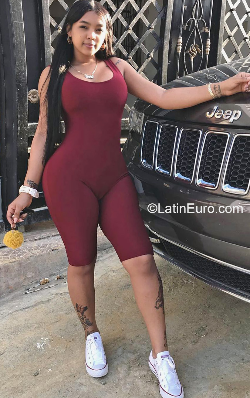 Date this stunning Dominican Republic girl Yokari - Radisy from Santo Domingo DO38105