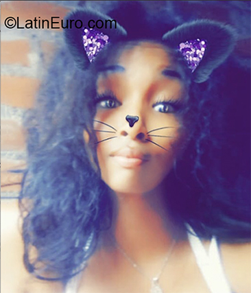 Date this hard body Netherlands Antilles girl Santi29 from Lima PE1502