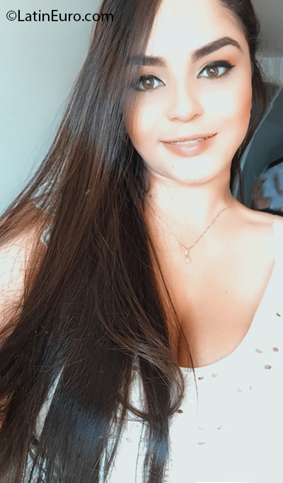 Date this charming Colombia girl Vanessa from Barranquilla CO26871