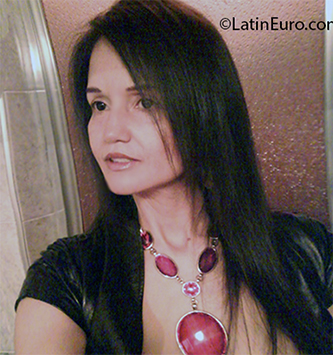 Date this stunning Colombia girl Carolina from Bogota CO26872