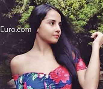 Date this attractive Colombia girl Carolina from Bogota CO26880
