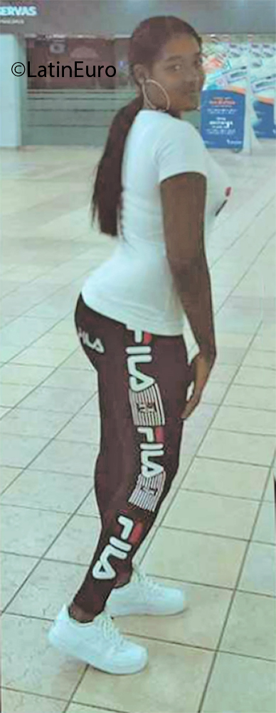 Date this nice looking Dominican Republic girl Wendy from Santo Domingo DO37507