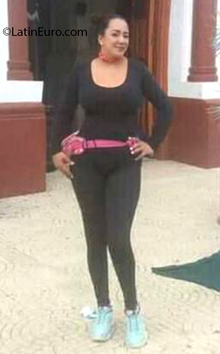 Date this voluptuous Colombia girl Elena palacio from Medellin CO26904