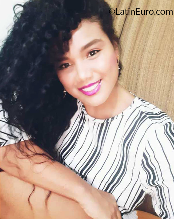 Date this athletic Colombia girl Maria from Cartagena CO26919