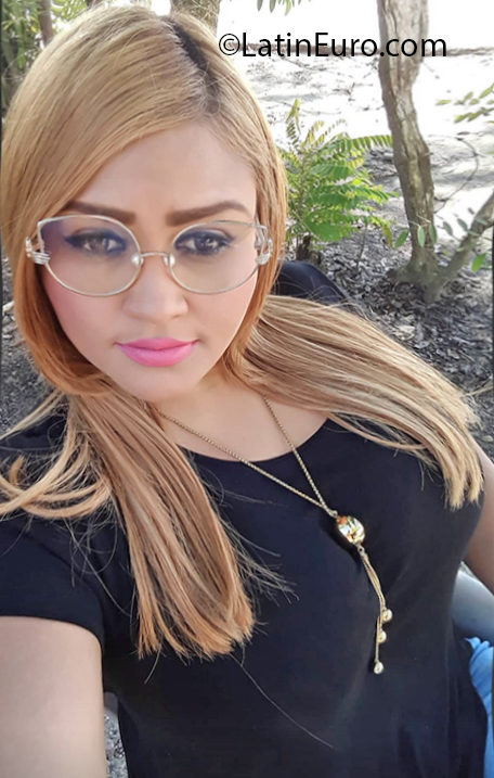 Date this voluptuous Dominican Republic girl Victoria from Santiago DO37577