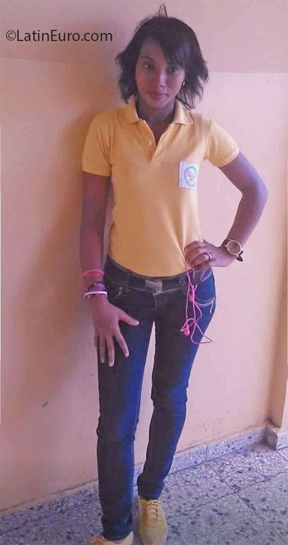 Date this young Chile girl Leana from Santiago CL163