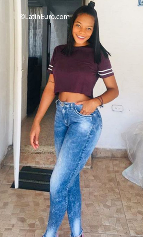 Date this hard body Colombia girl Valeria from Cali CO26957