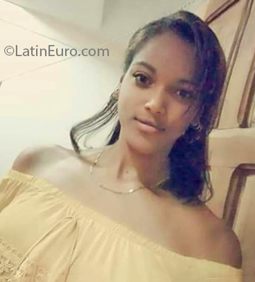 Date this hot Cuba girl Aly from Cienfuegos CU667