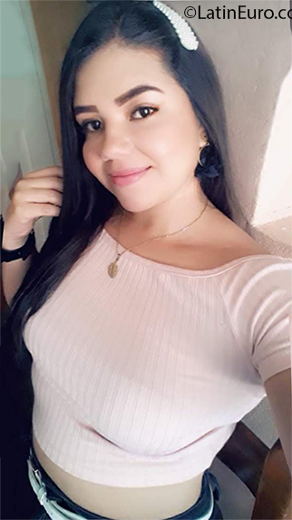Date this attractive Colombia girl Heidy from Medellin CO26963