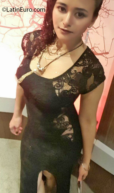 Date this good-looking Colombia girl Patricia from Bogota CO27341