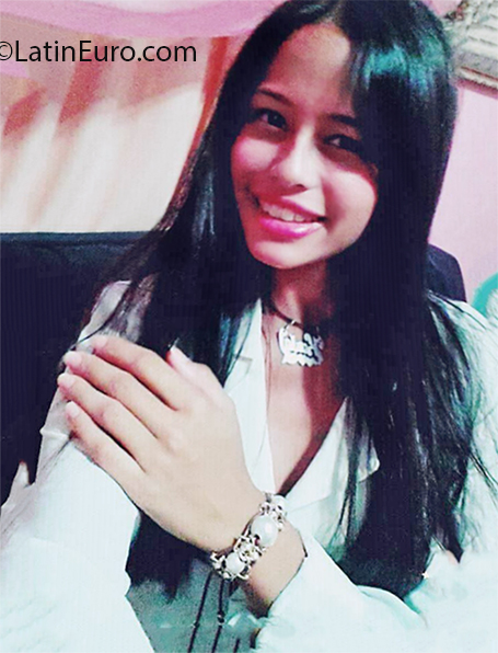 Date this voluptuous Venezuela girl Karla from Coro VE3069
