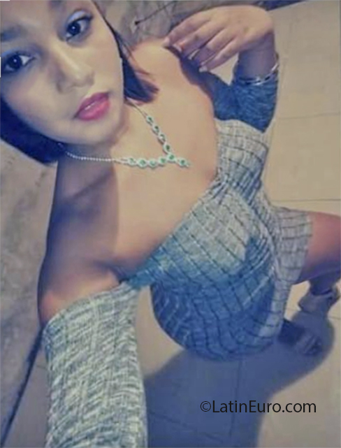 Date this sensual Dominican Republic girl Yokari from Santo Domingo DO37705