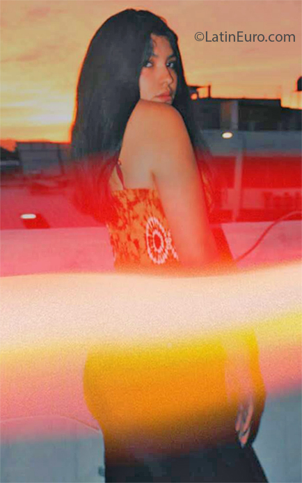Date this lovely Peru girl Vivian from Araquipa PE1526